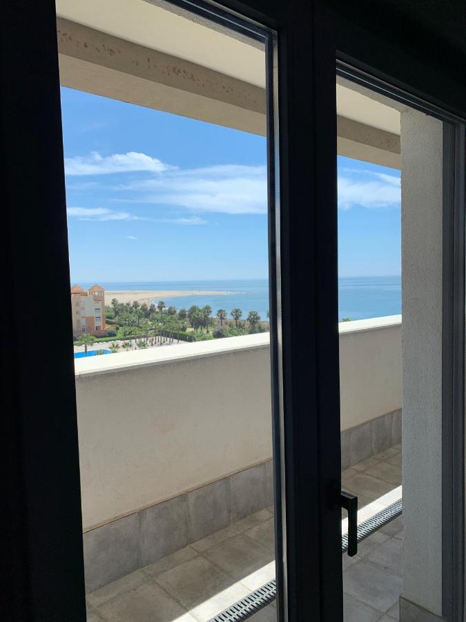 Apartament Penthouse With Wide Terrace Next To The Ocean Huelva Zewnętrze zdjęcie
