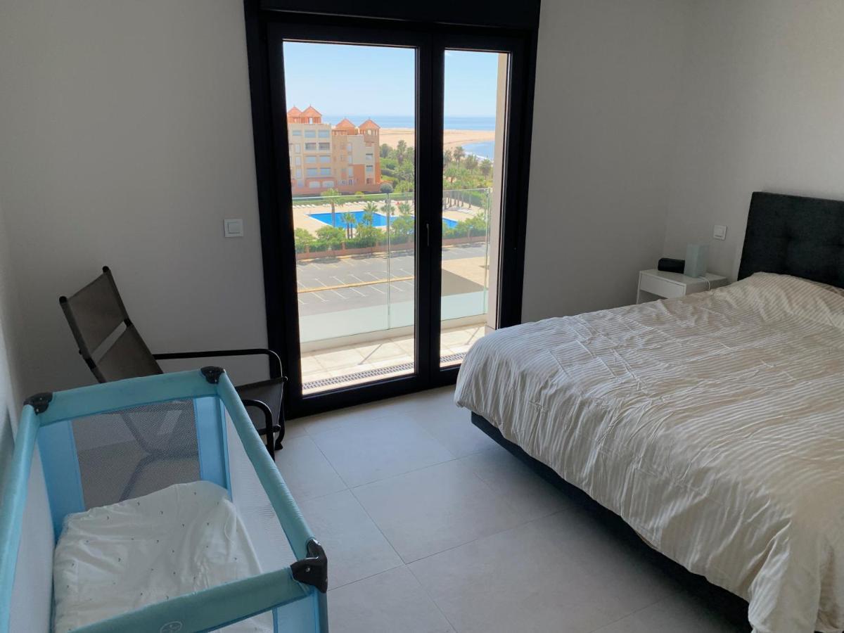 Apartament Penthouse With Wide Terrace Next To The Ocean Huelva Zewnętrze zdjęcie